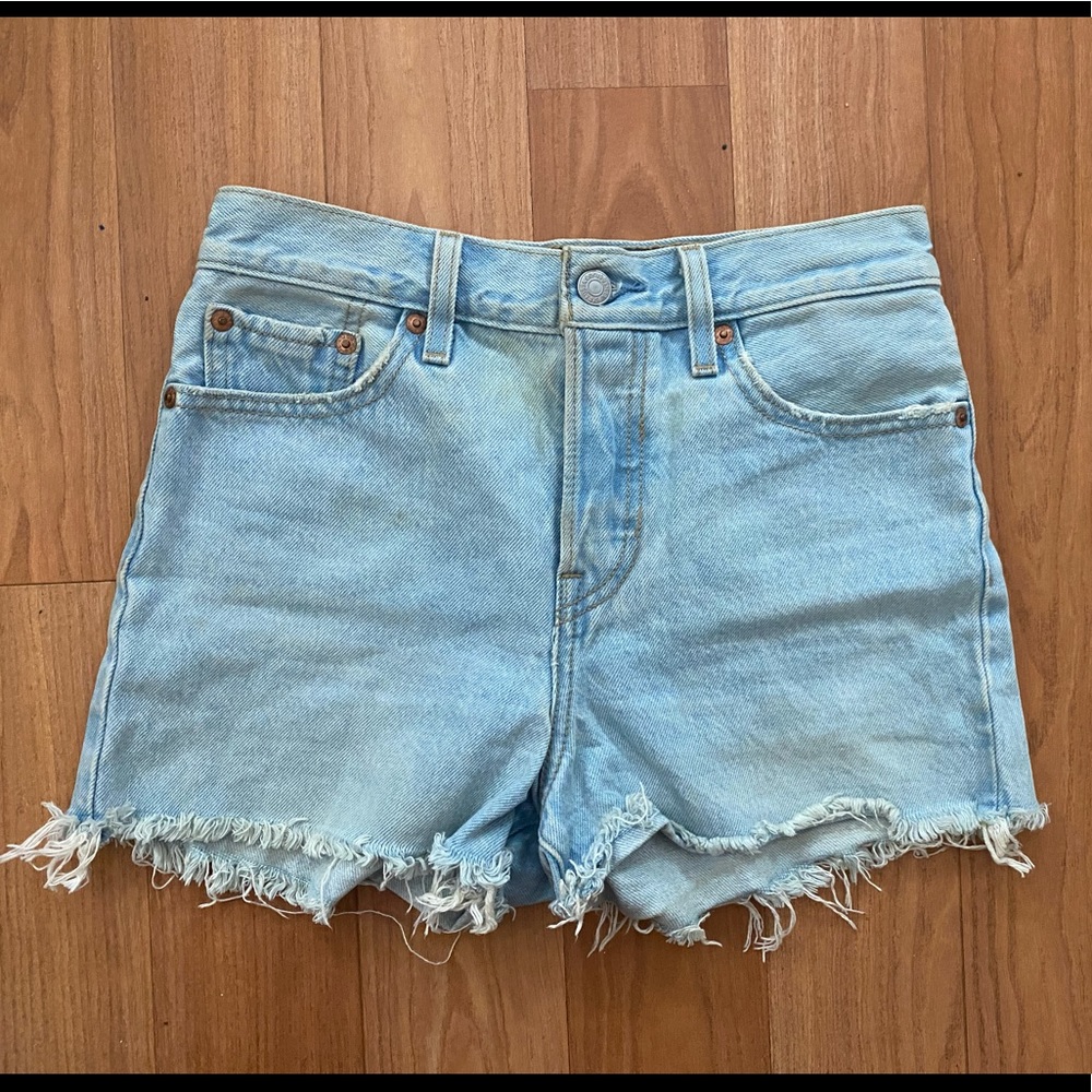 ❌SOLD❌LEVIS denim shorts